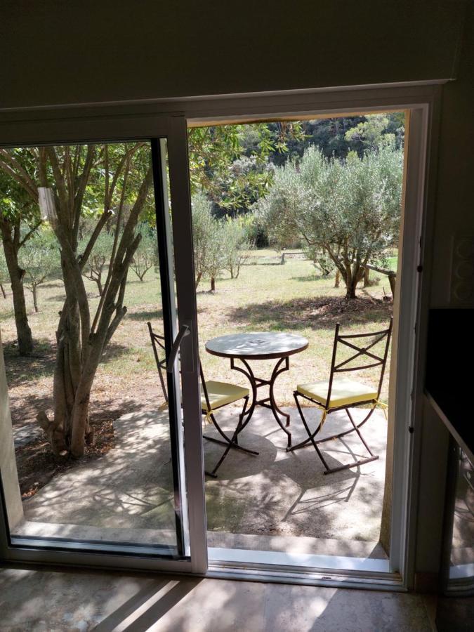 Ferienwohnung L'Etang Des Cigales Uchaux Exterior foto