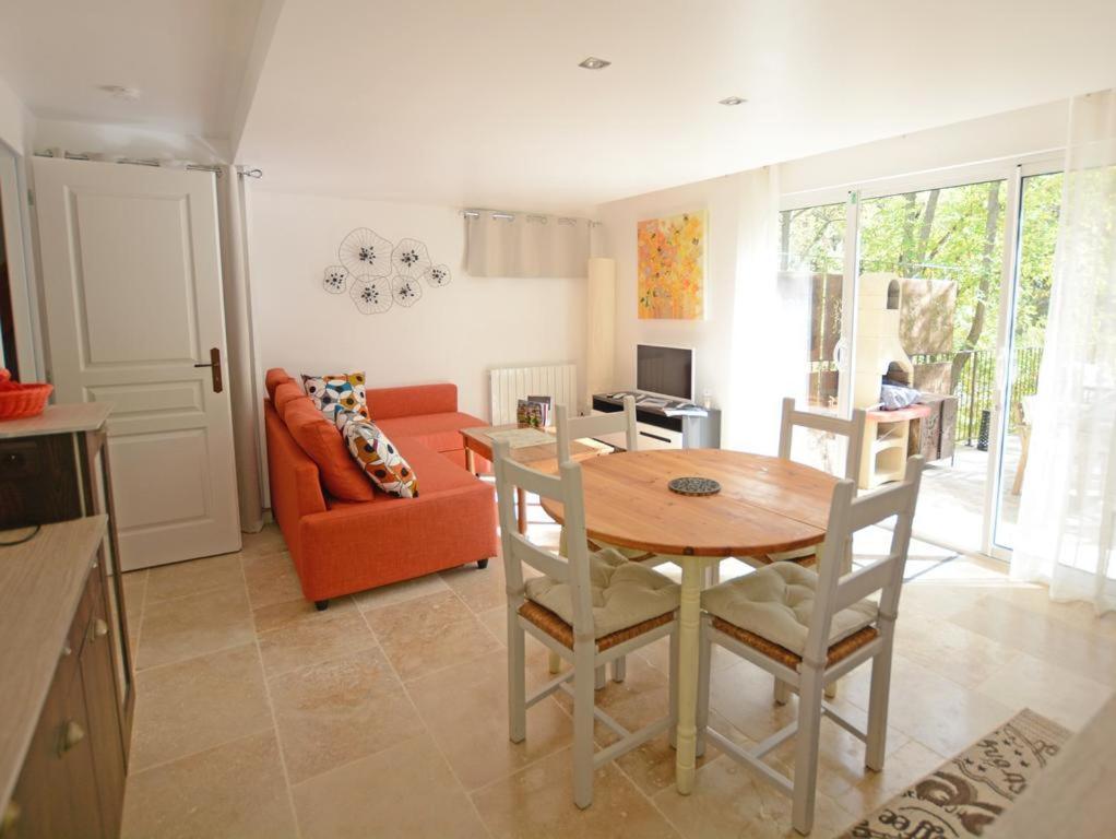 Ferienwohnung L'Etang Des Cigales Uchaux Exterior foto
